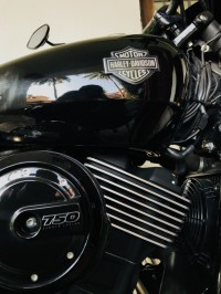 Black Harley Davidson Street 750