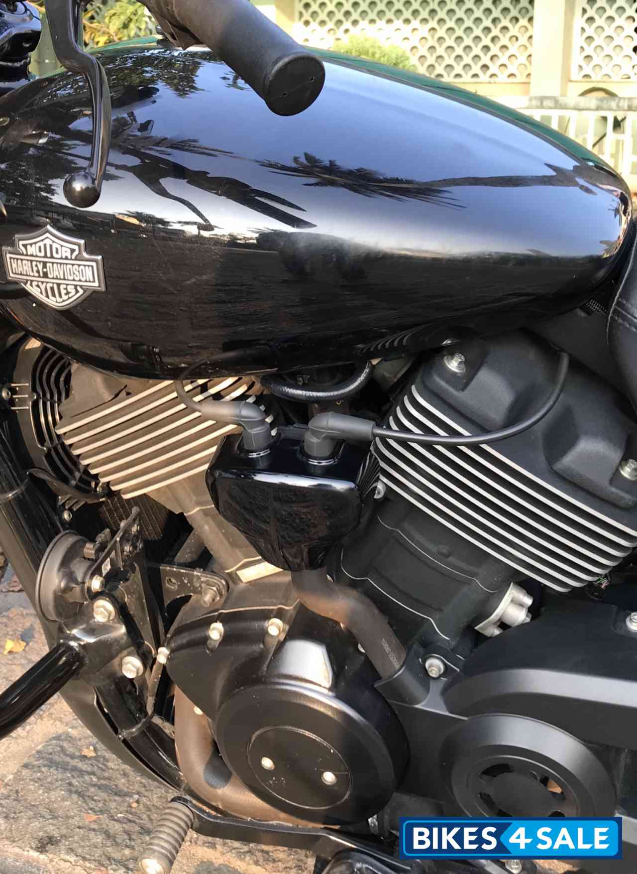 Black Harley Davidson Street 750