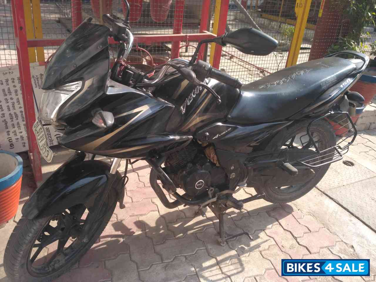 Black Bajaj Discover 150 F
