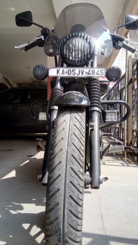 Black Bajaj Avenger Street 220