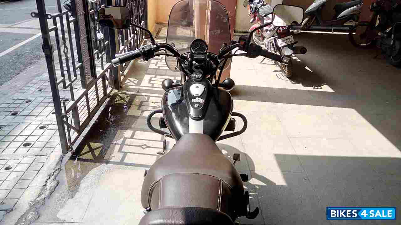 Black Bajaj Avenger Street 220 Black Bajaj Avenger Street 220