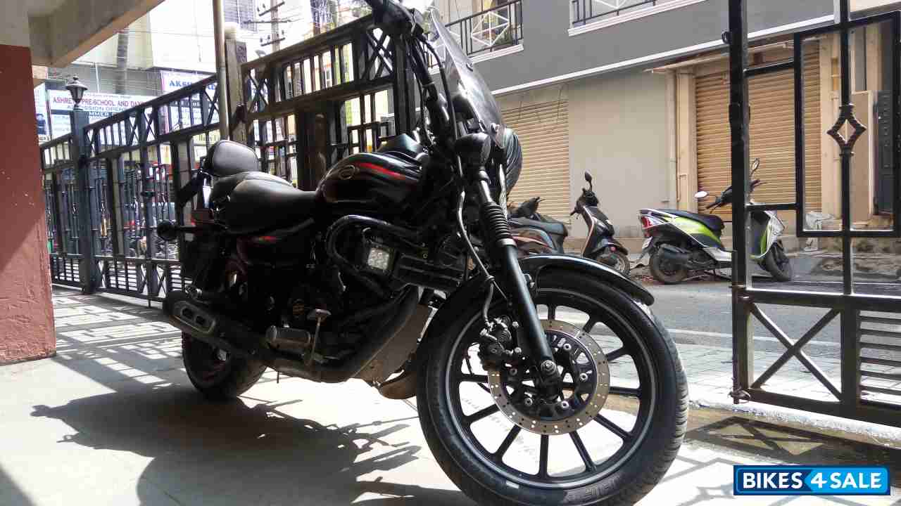 Black Bajaj Avenger Street 220 Black Bajaj Avenger Street 220