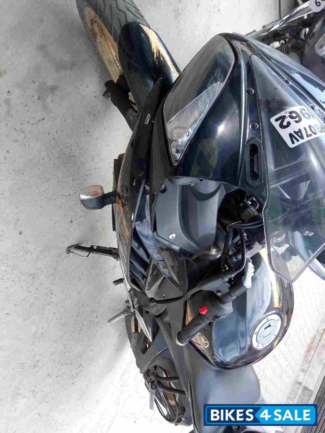 Golden Black Yamaha YZF R15 Golden Black Yamaha YZF R15