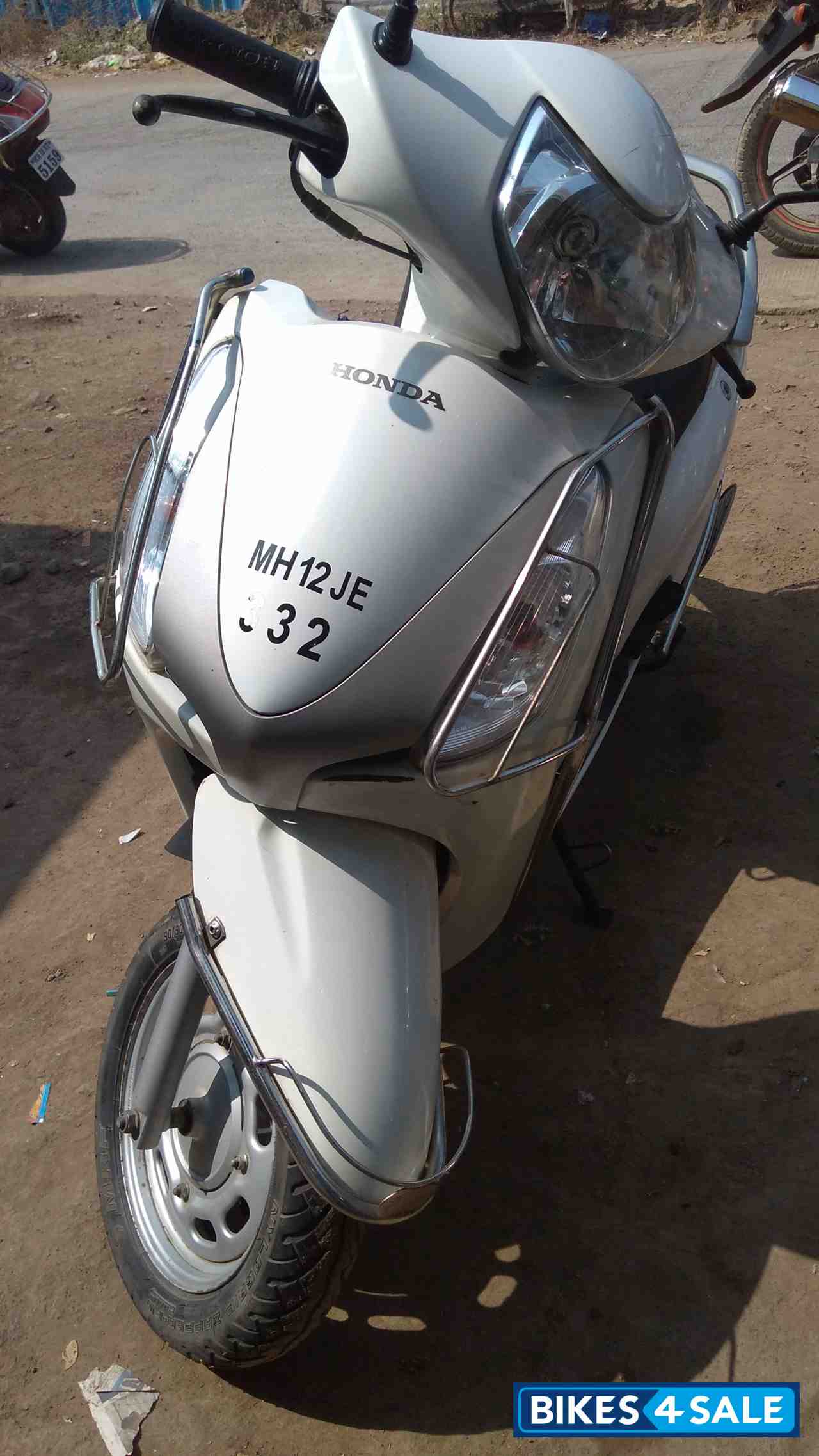 White Honda Aviator