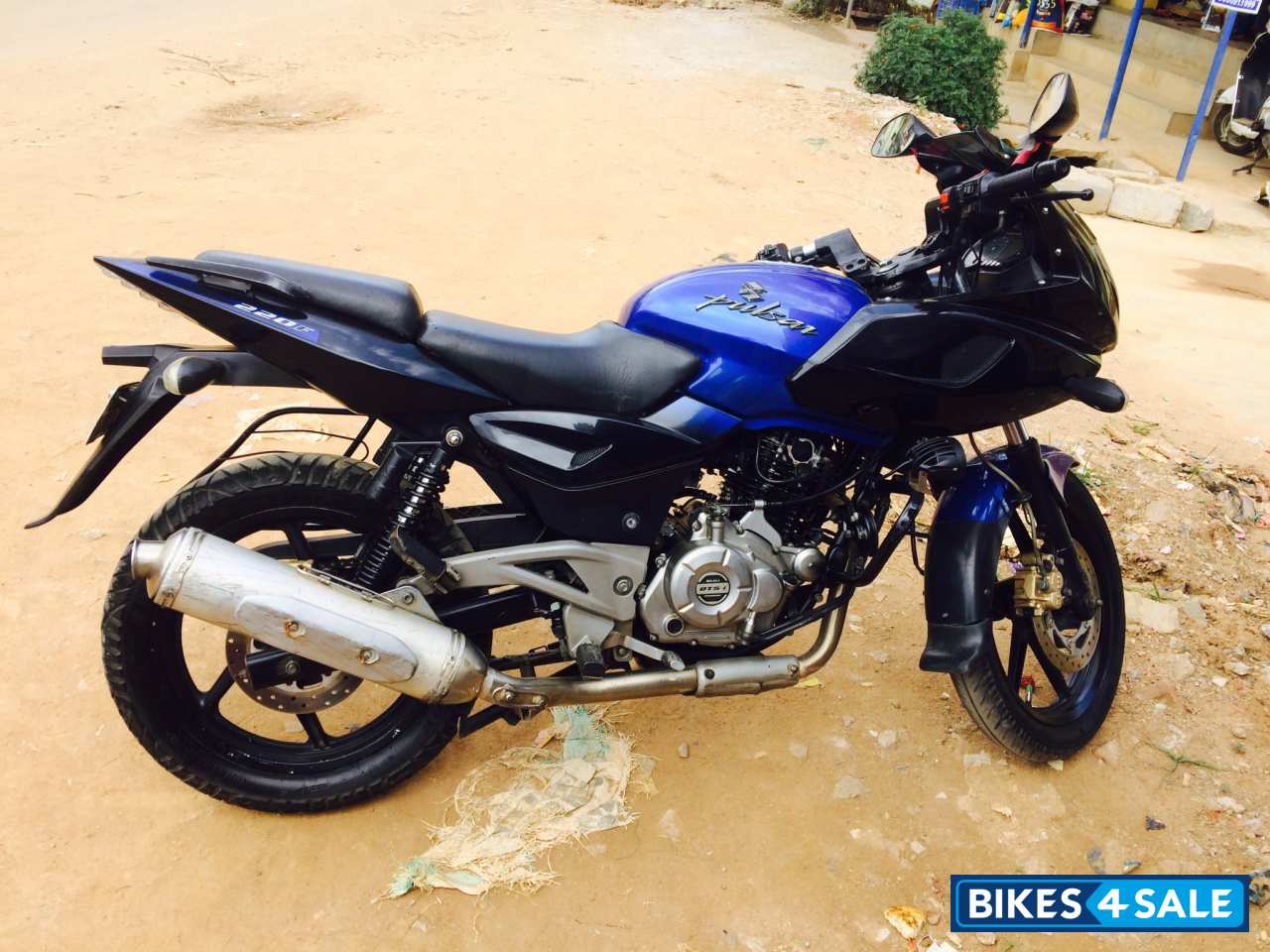 Blue & Black Bajaj Pulsar 220F