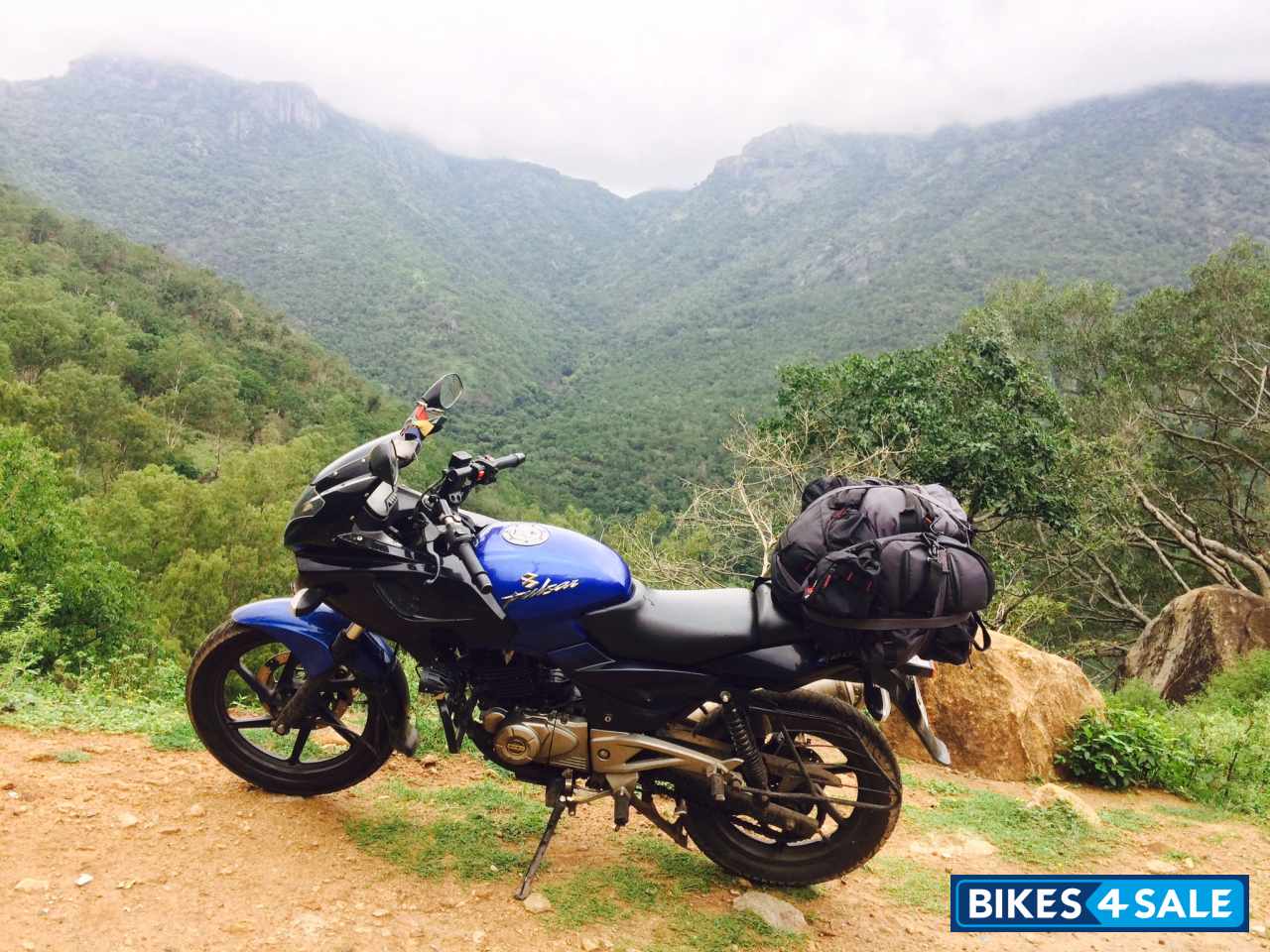 Blue & Black Bajaj Pulsar 220F