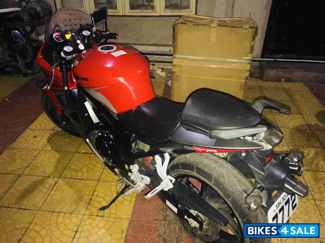 Red And Black Hyosung GT650R Red And Black Hyosung GT650R