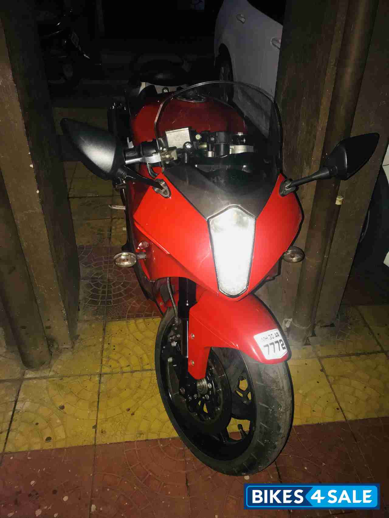 Red And Black Hyosung GT650R Red And Black Hyosung GT650R