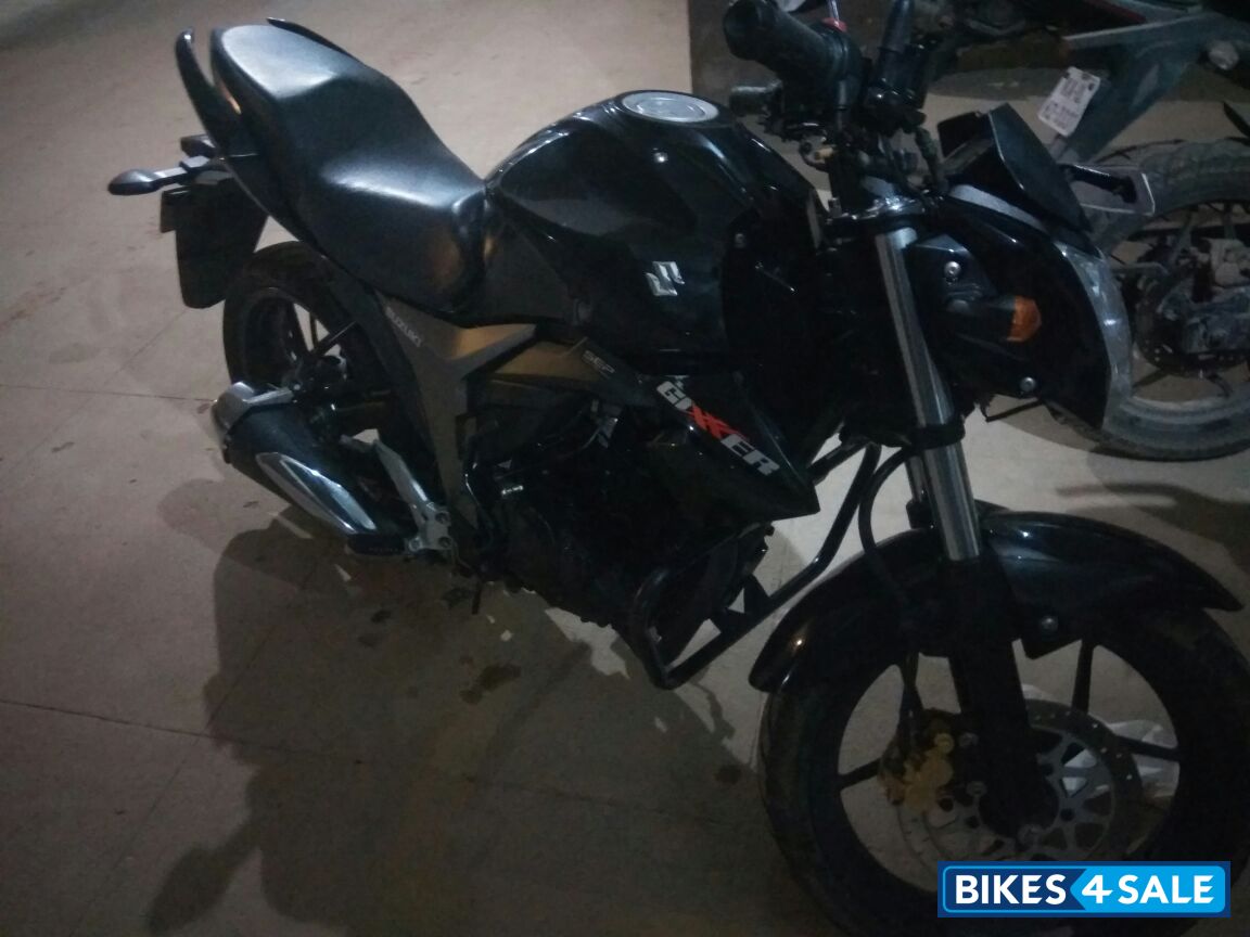 Black Suzuki Gixxer 150