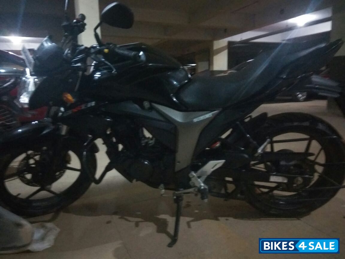 Black Suzuki Gixxer 150