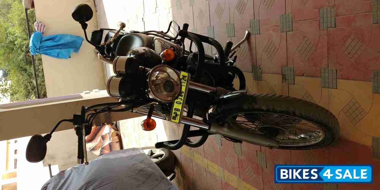 Black Royal Enfield Thunderbird 500