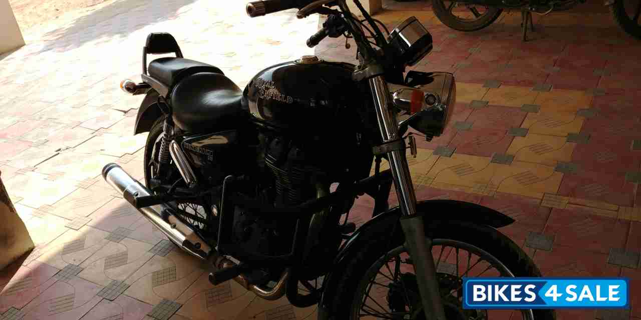 Black Royal Enfield Thunderbird 500