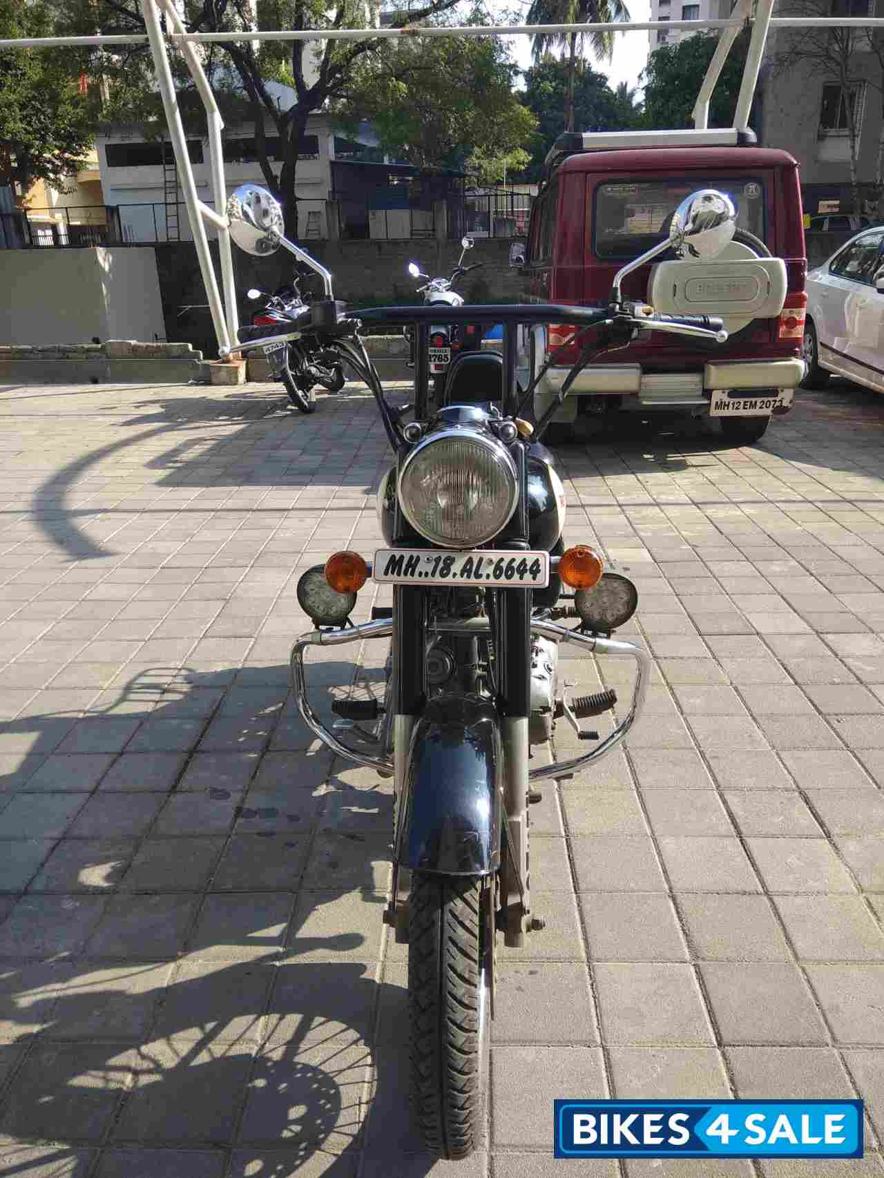Black Royal Enfield Classic 500