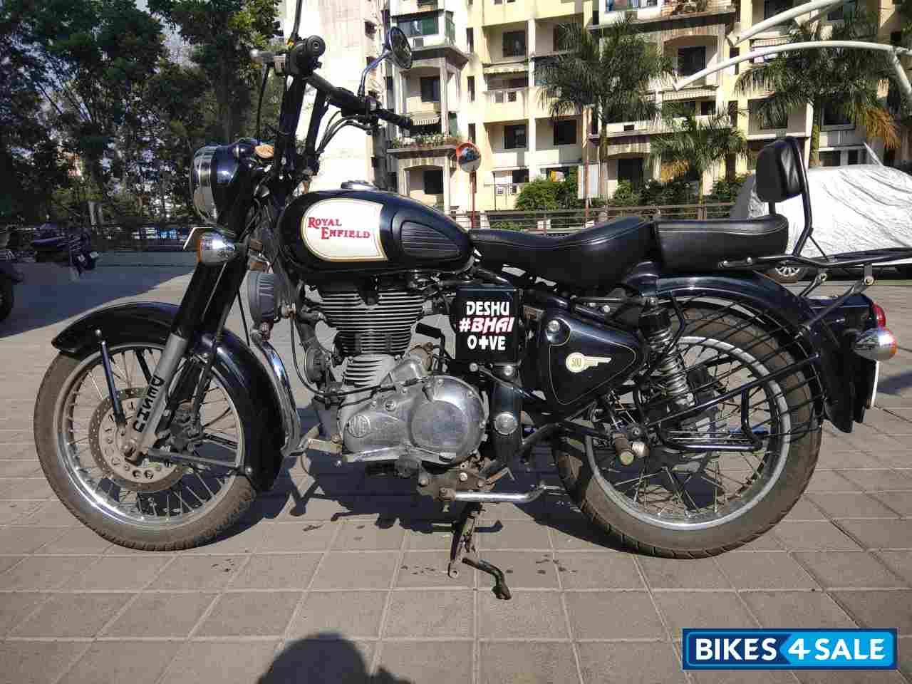 Black Royal Enfield Classic 500