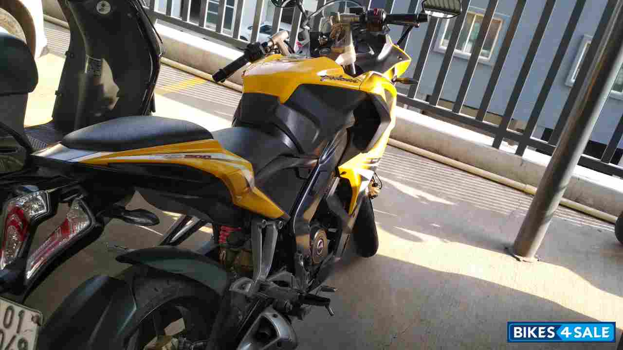 Yellow Bajaj Pulsar RS 200 ABS