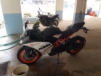 Black KTM RC 390