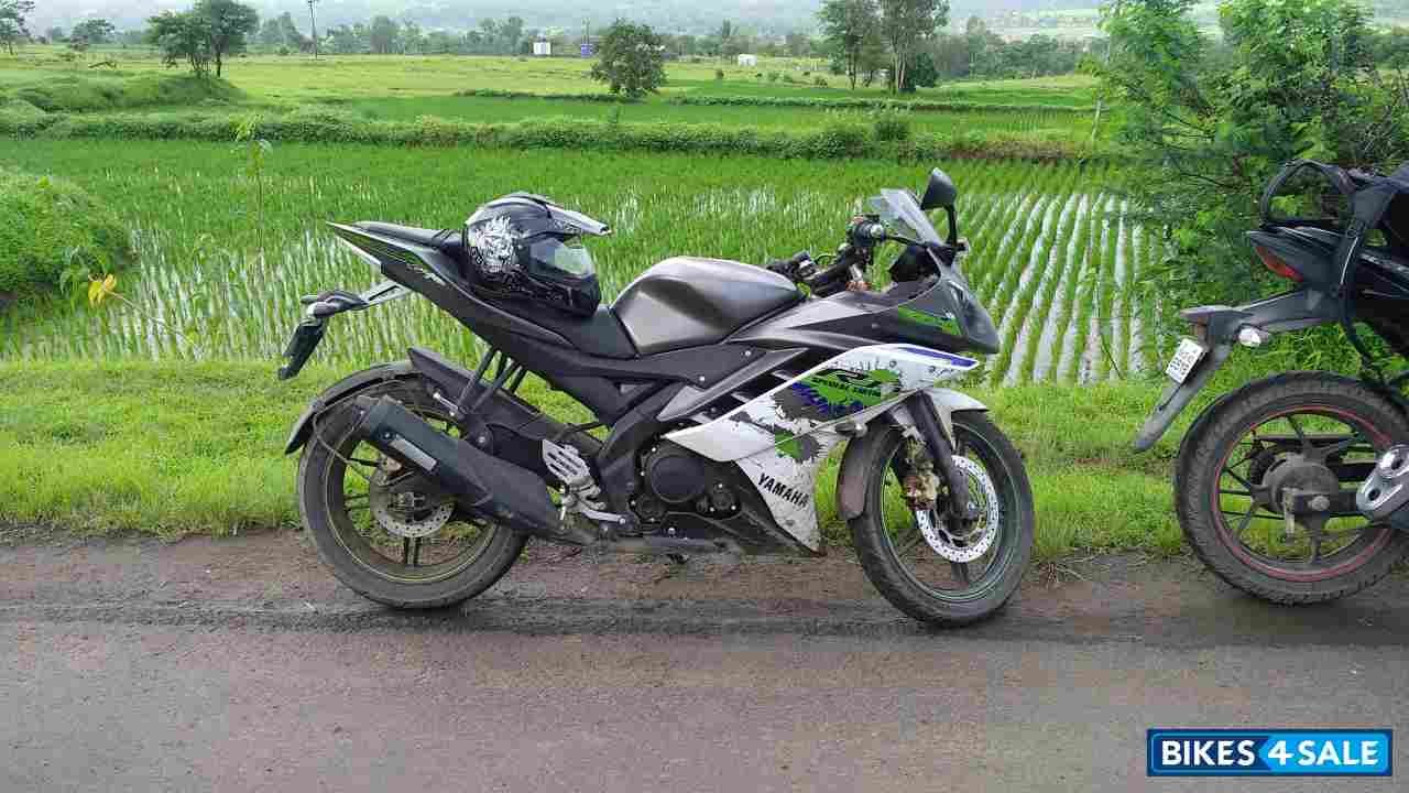 Green White Special Edition Yamaha YZF R15 V2