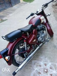 Maroon Red Royal Enfield Classic 500