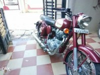 Maroon Red Royal Enfield Classic 500