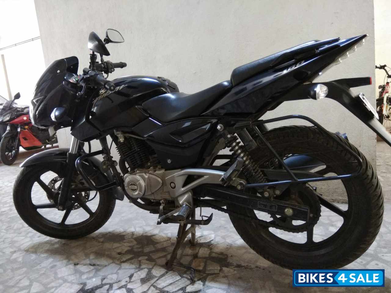 Black Bajaj Pulsar 180 DTSi Black Bajaj Pulsar 180 DTSi
