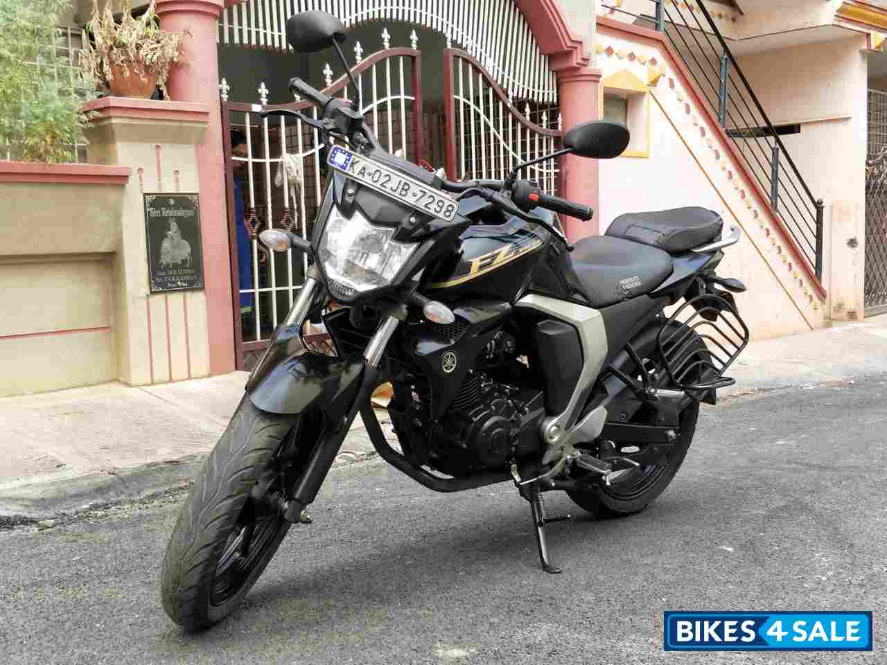 Black Yamaha FZ FI V2