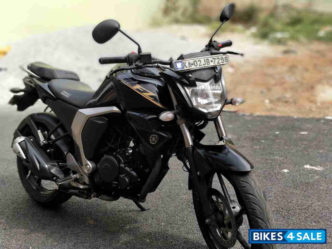 Black Yamaha FZ FI V2