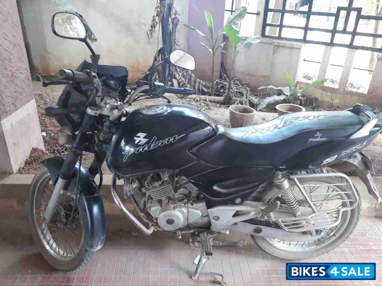 Black Bajaj Pulsar 150 DTSi Black Bajaj Pulsar 150 DTSi