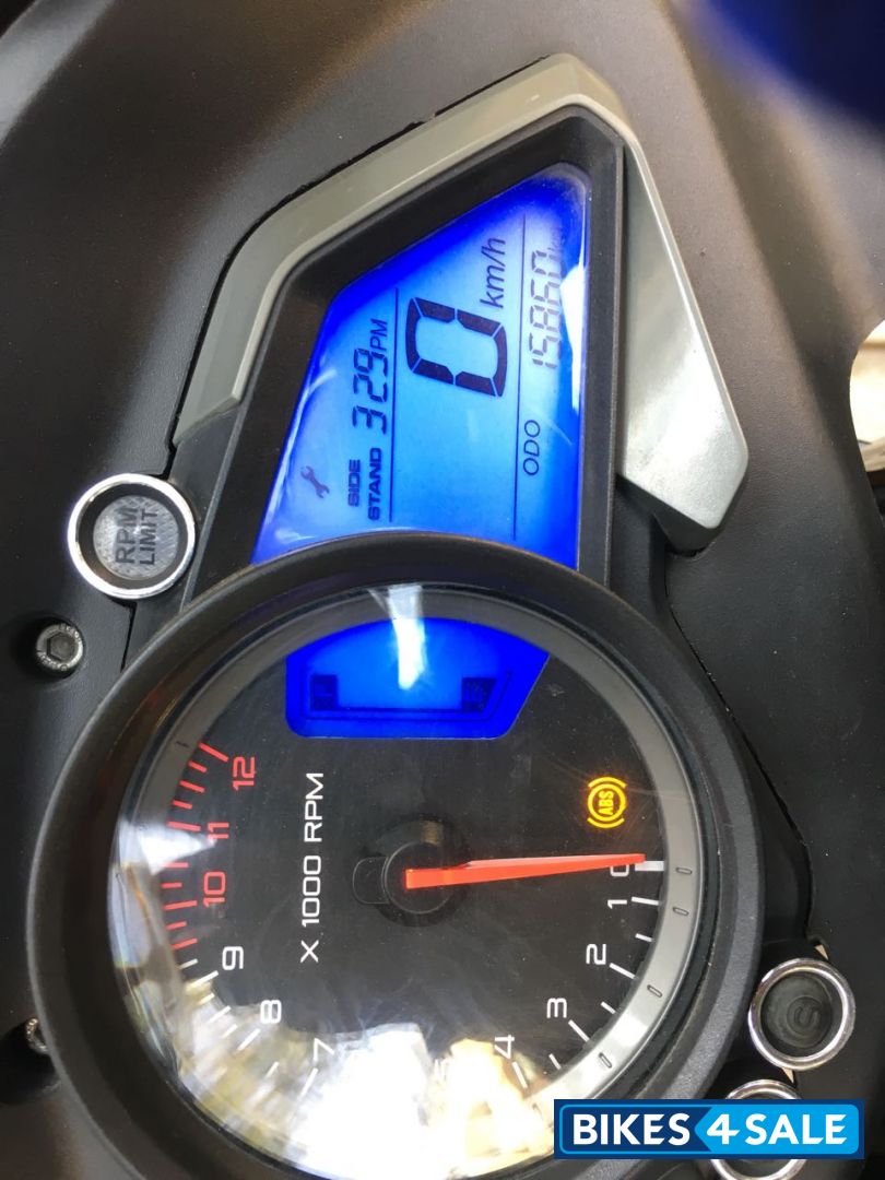 Black Bajaj Pulsar RS 200 ABS