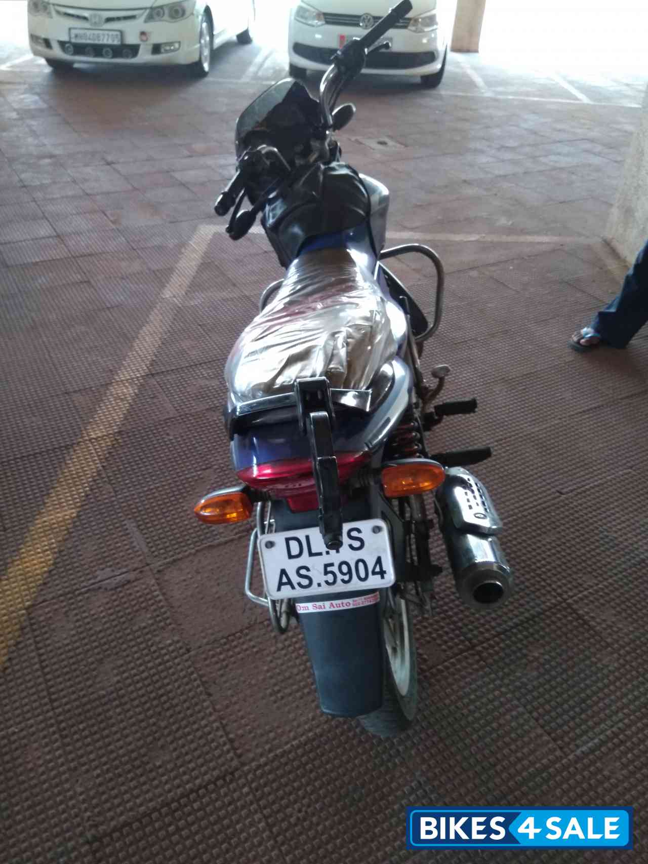 Blue Bajaj Discover 125