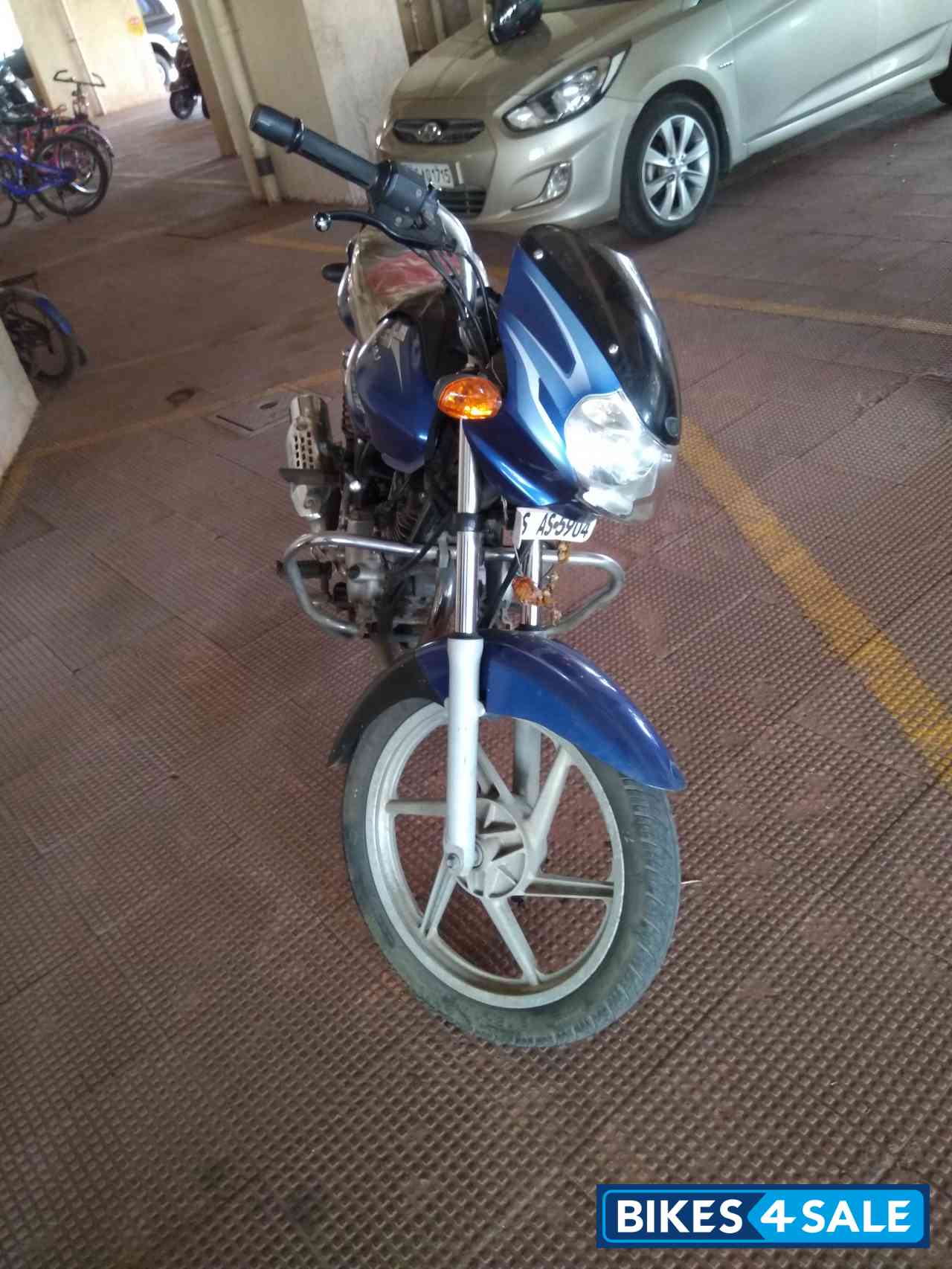 Blue Bajaj Discover 125