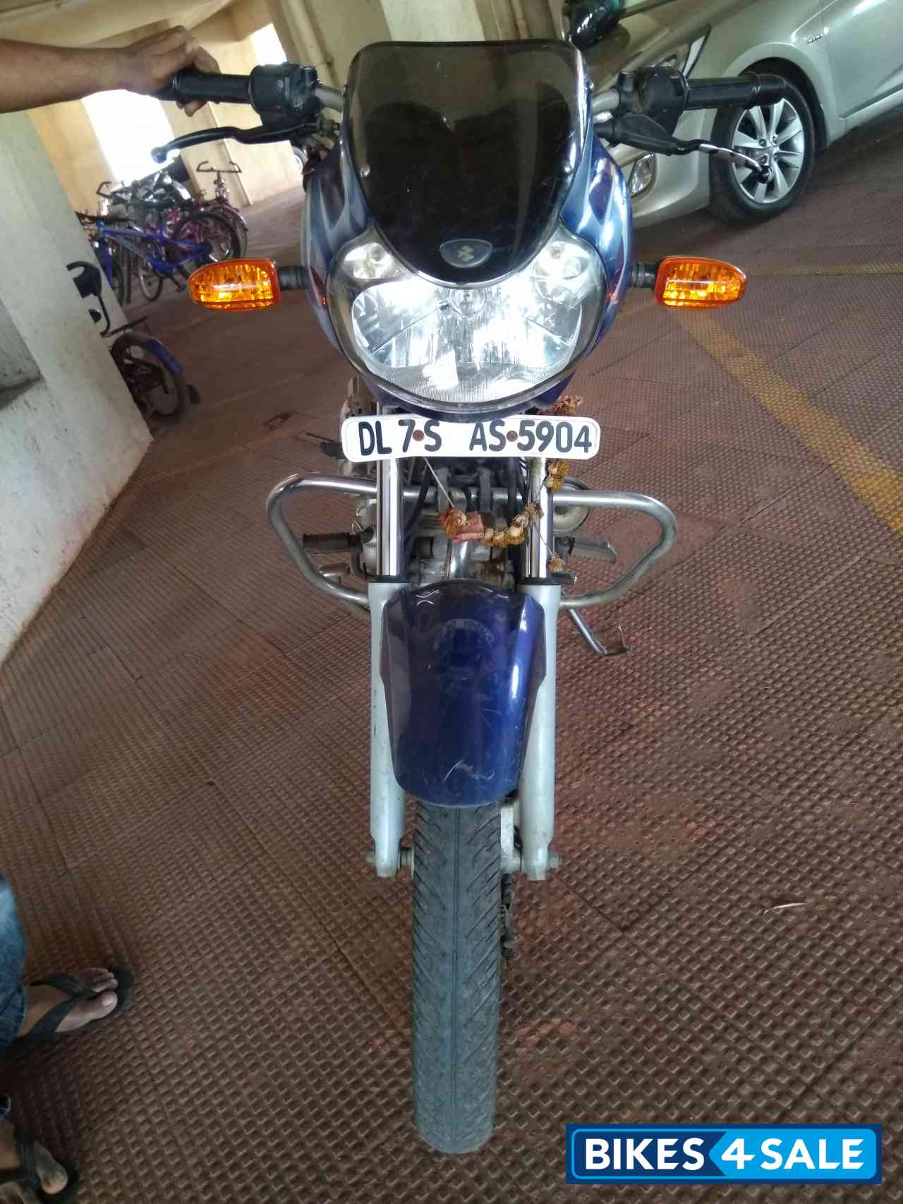 Blue Bajaj Discover 125