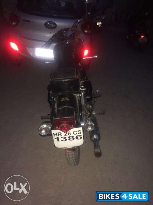 Black Royal Enfield Bullet Standard 350