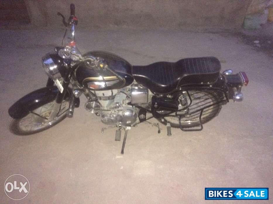 Black Royal Enfield Bullet Standard 350