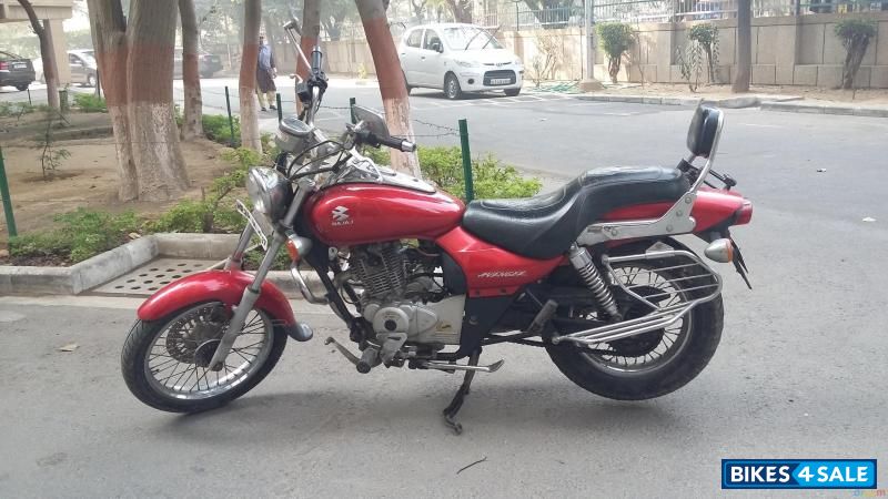 Red Bajaj Avenger 180 DTS-i