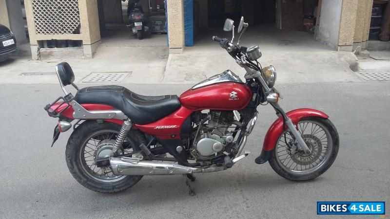 Red Bajaj Avenger 180 DTS-i