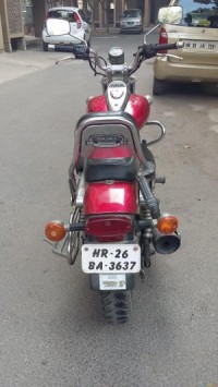 Red Bajaj Avenger 180 DTS-i