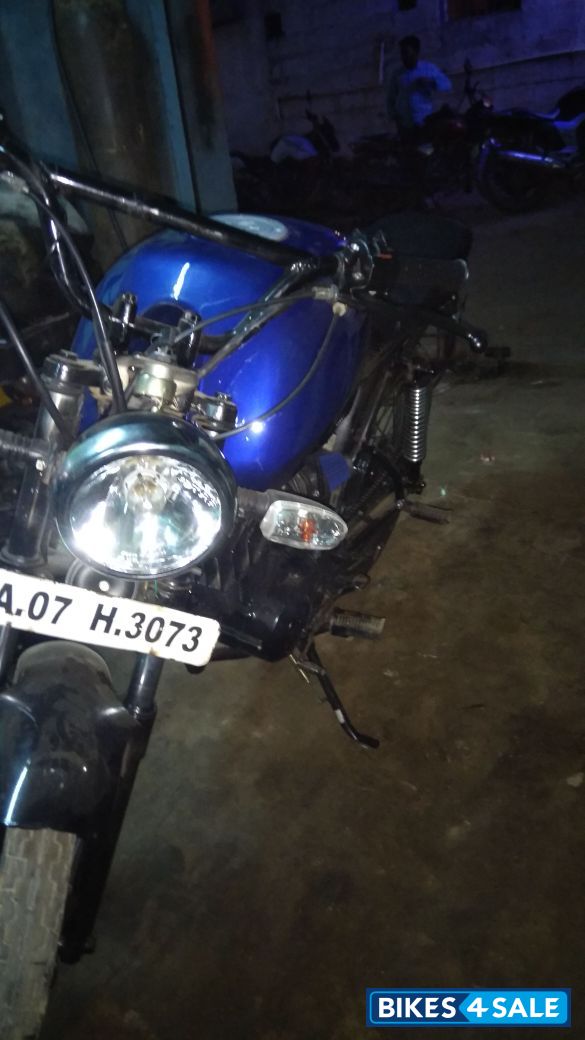 Blue Suzuki MAX 100 Blue Suzuki MAX 100