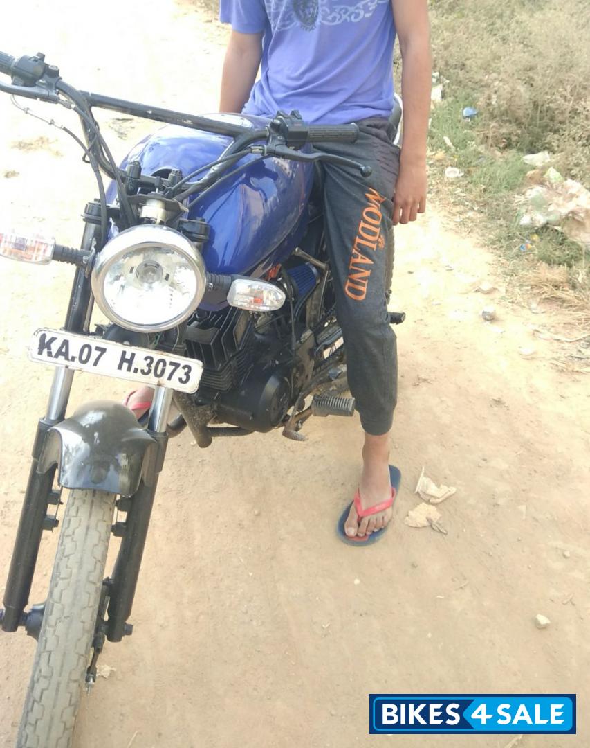 Blue Suzuki MAX 100 Blue Suzuki MAX 100