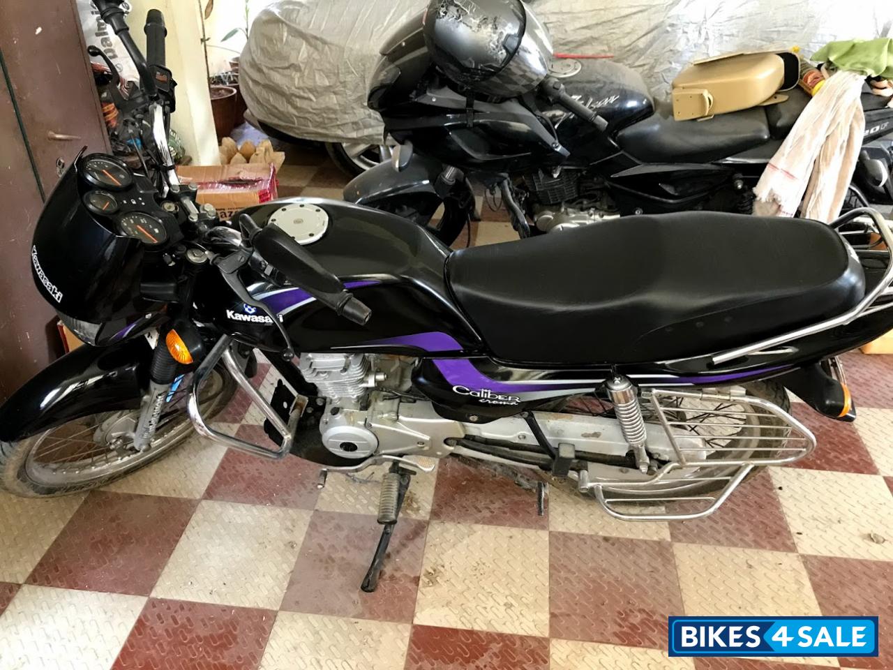 Black Bajaj Caliber Chroma