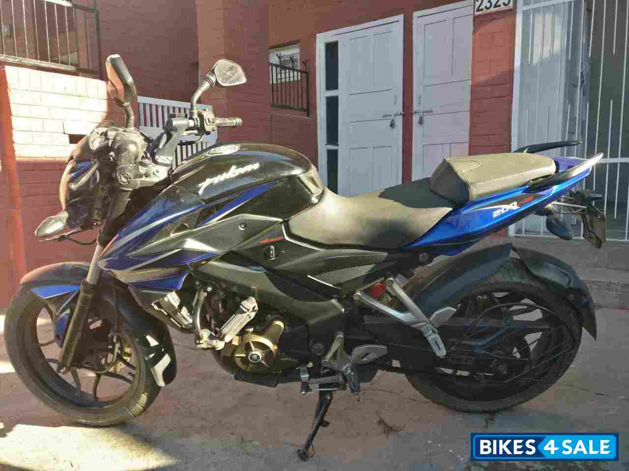 Blue Stripes Bajaj Pulsar 200 NS