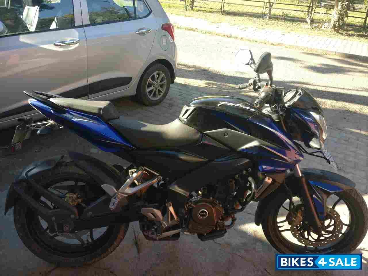 Blue Stripes Bajaj Pulsar 200 NS