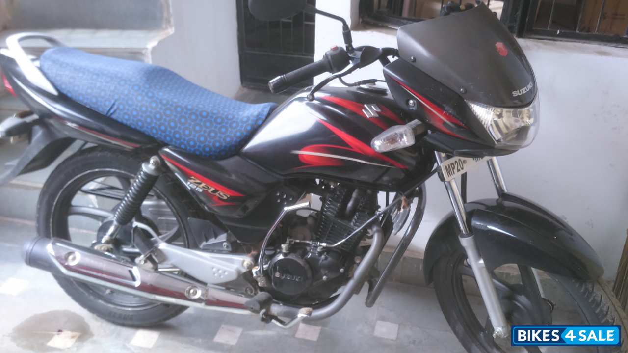 Black Suzuki Zeus