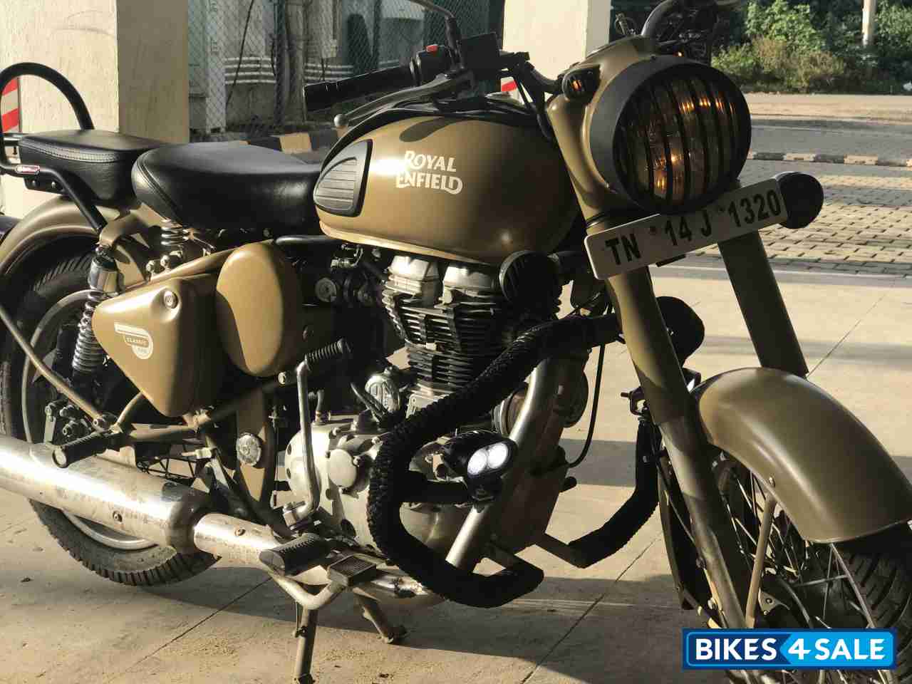 Desert Storm Royal Enfield Classic Desert Storm