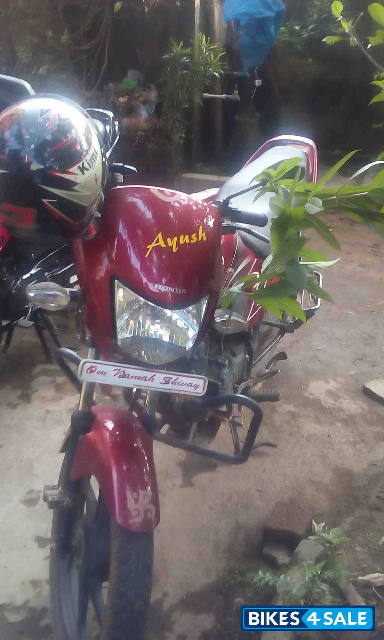 Red Honda Dream Yuga
