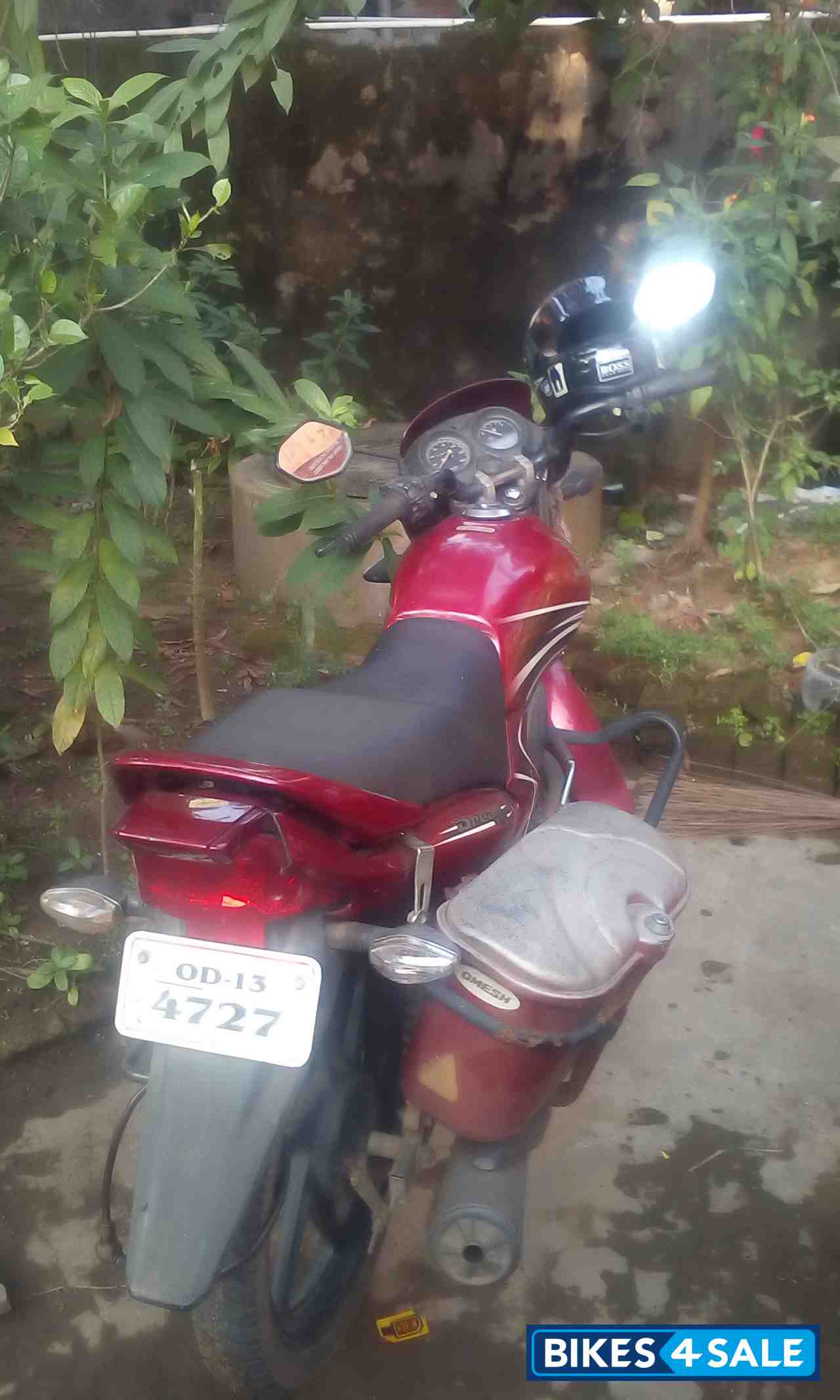 Red Honda Dream Yuga