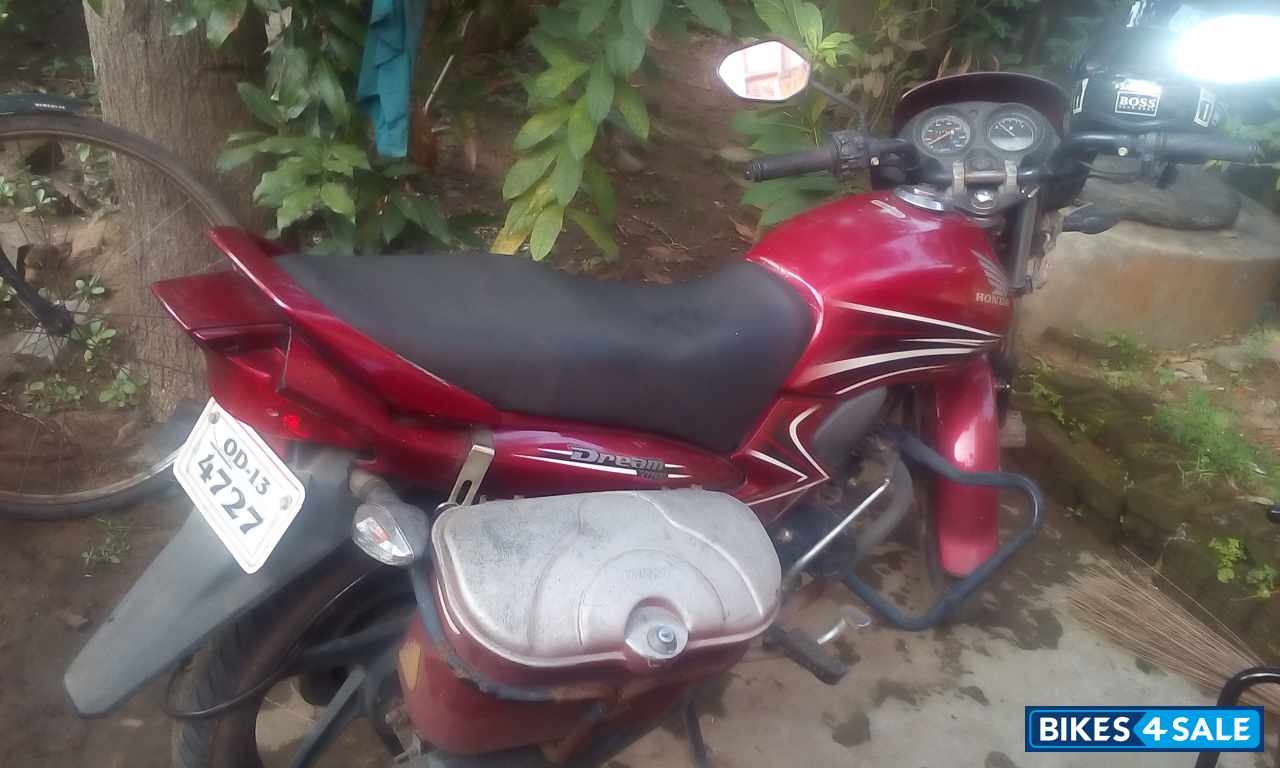 Red Honda Dream Yuga