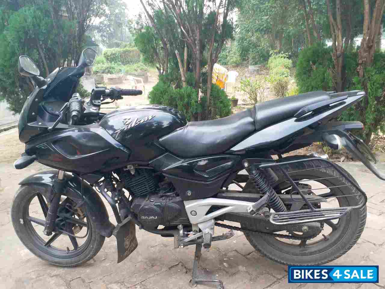 Black Bajaj Pulsar 220 DTSi
