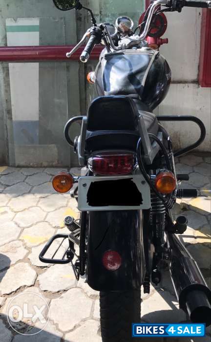 Matte Black Royal Enfield Thunderbird 350 Matte Black Royal Enfield Thunderbird 350