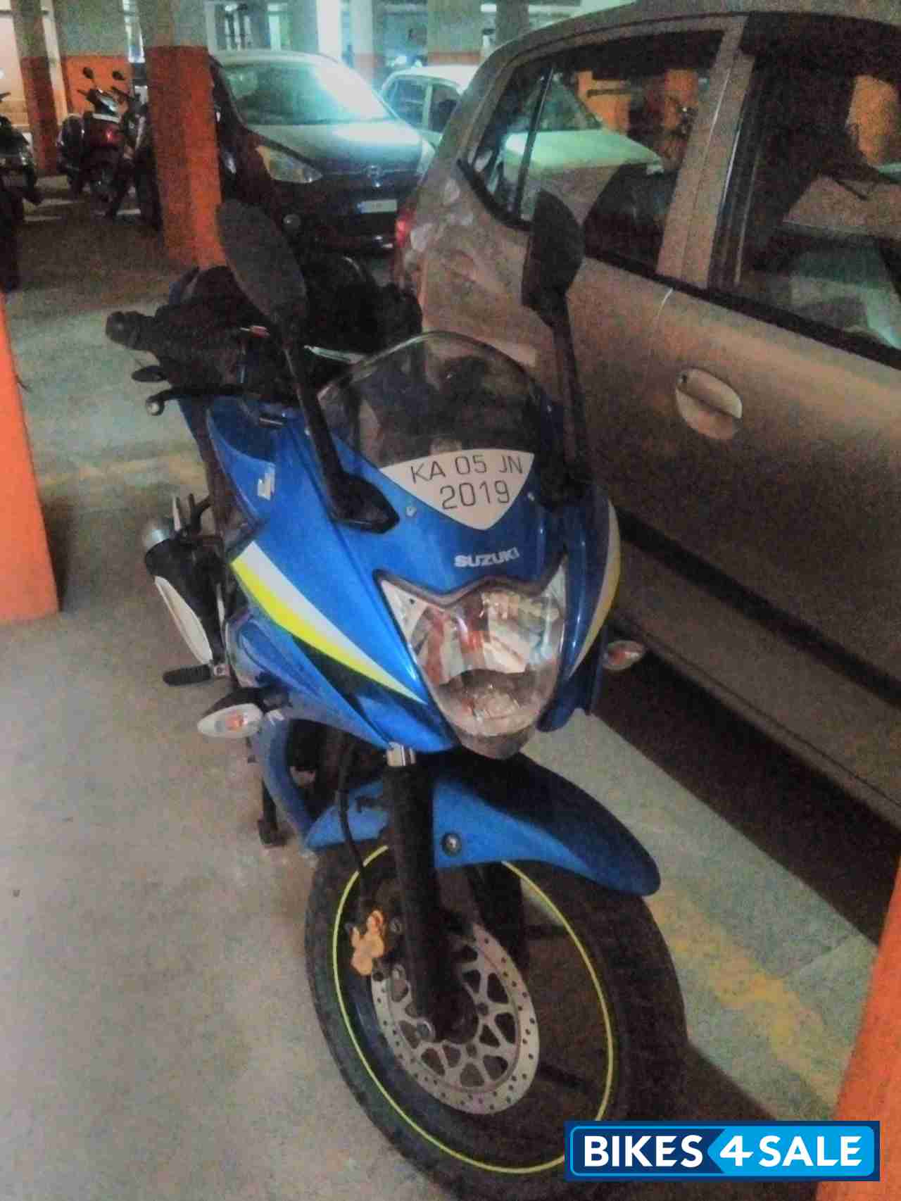 Blue Suzuki Gixxer SF