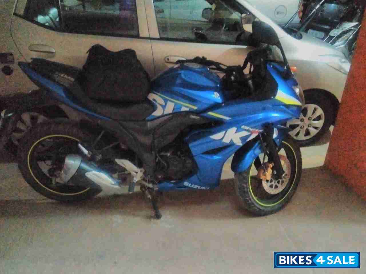 Blue Suzuki Gixxer SF